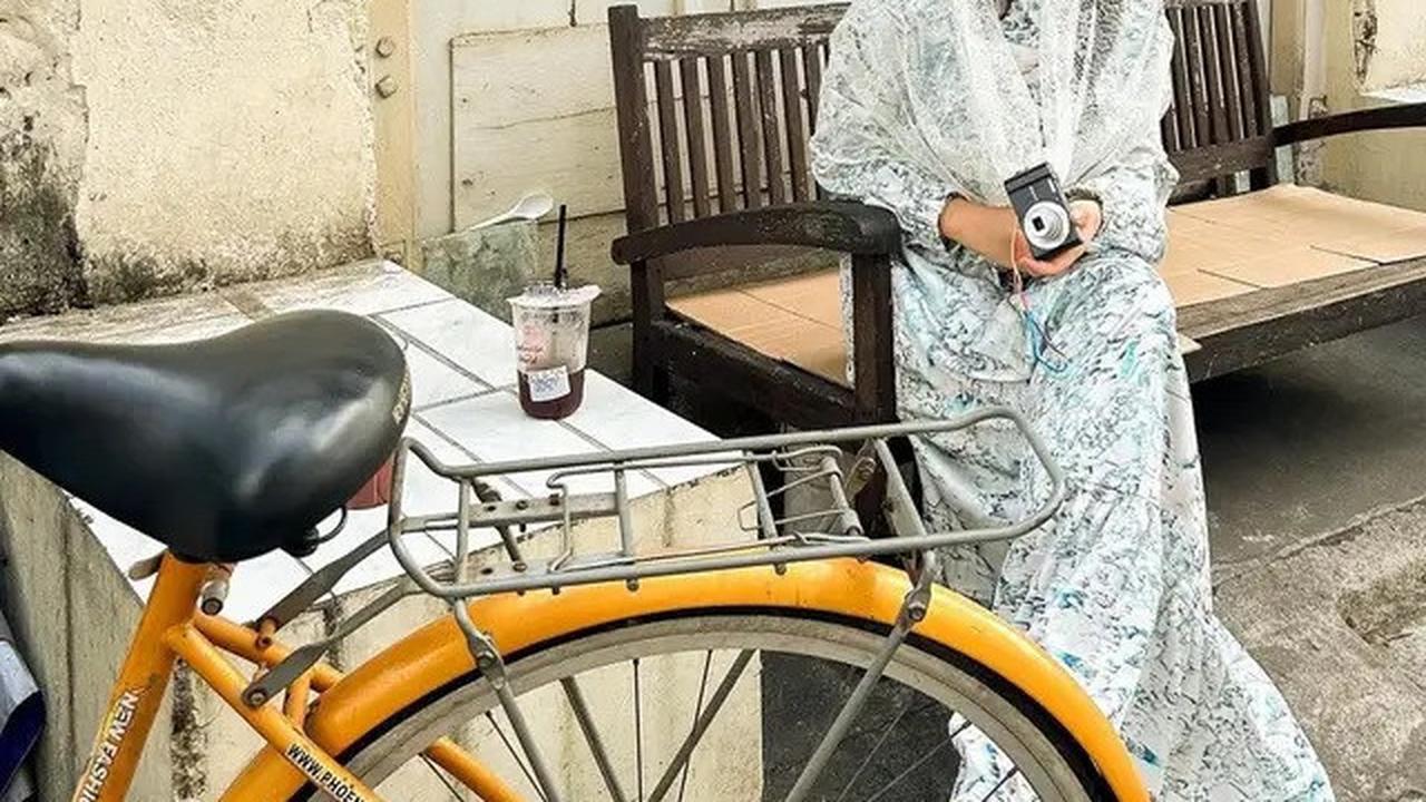 Inspirasi Gamis Elegan untuk Lebaran 2025 dari Deretan Artis Indonesia