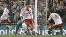 Ekspresi pemain Denmark, Andreas Christensen (tengah) usai membobol gawang Irlandia pada laga leg kedua kualifikasi Piala Dunia 2018 di Aviva Stadium, Dublin, (14/11/2017). Denmark menang 5-1.  (AP/Peter Morrison)