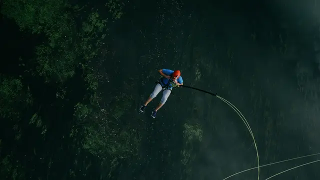 Tragedi Kado Ulang Tahun, Ibu 2 Anak Tewas Saat Selfie Usai Coba Bungee Jumping