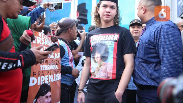[Fimela] Dul Jaelani jemput Ahmad Dhani Bebas dari LP Cipinang