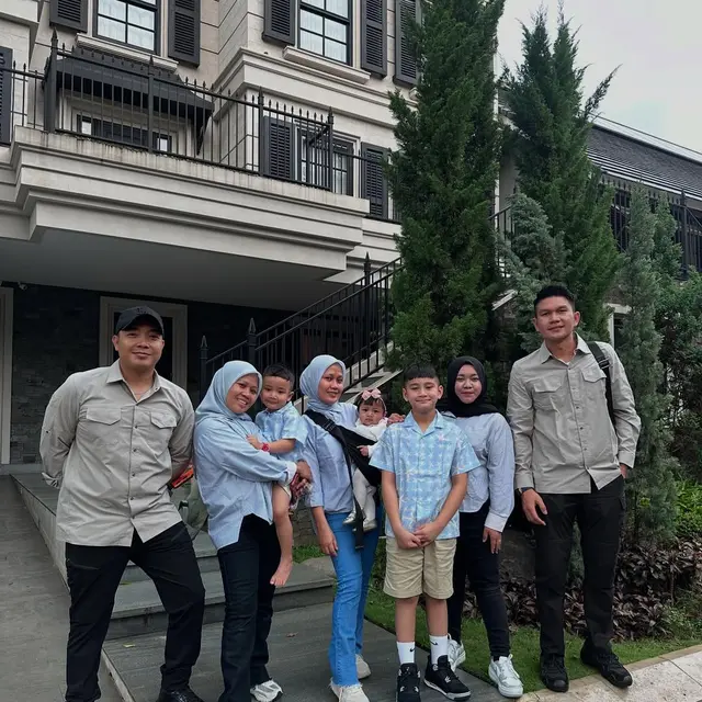 Potret Kompak Tiga Pengasuh Anak Raffi Ahmad di Berbagai Momen/Instagram @shela_lala96