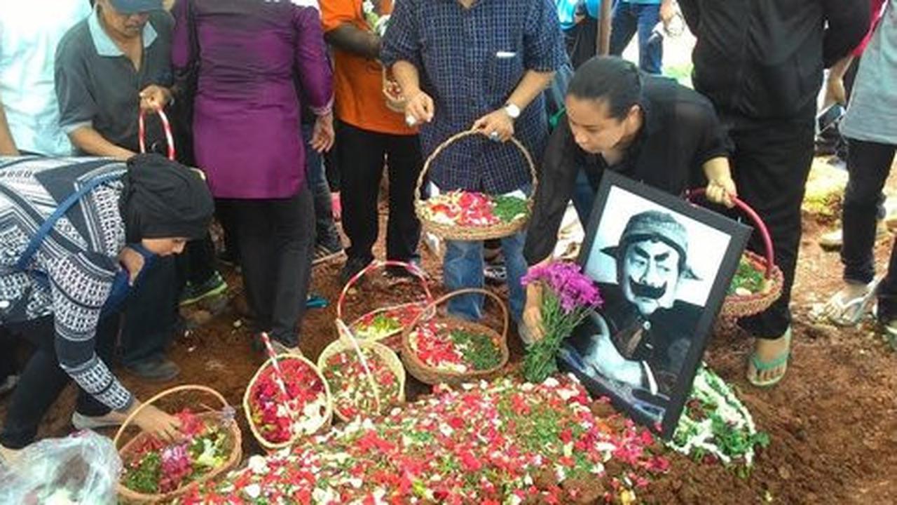 Sejumlah artis hadiri pemakaman Pak Raden di TPU Jeruk Purut
