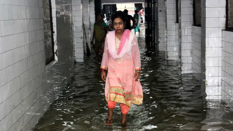 Lantai Rumah Sakit di India Penuh dengan Ikan