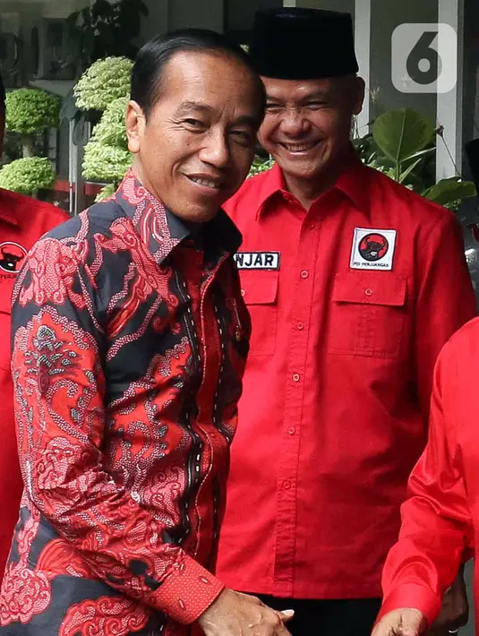 Adapun jajaran yang menyambut di antaranya, Ketua DPP PDIP Prananda Prabowo atau Mas Nanan, Sekretaris Jenderal PDIP Hasto Kristiyanto, Bendahara Umum PDIP Olly Dondokambey, Wakil Bendahara Umum PDIP Rudianto Tjen, kemudian Sekjen Senior Partai Pramono Anung. (Liputan6.com/Herman Zakharia)