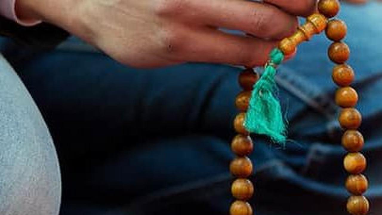 Bacaan Dzikir setelah Sholat dan Keutamaannya, Amalan Ringan yang Besar Balasannya