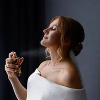 Teknik mencampurkan dua wewangian untuk menciptakan wangi baru. (foto: freepic.diller/freepik)