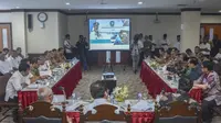 Tim Komisi II DPR RI dipimpin Rufinus Hotmaulana melakukan kunjungan spesifik Panja Otonomi Daerah dan Sengketa Kewenangan di Kepulauan Riau
