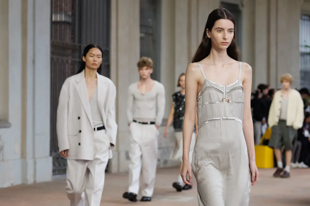 Onitsuka Tiger Menghadirkan Gaya Unik di Milan Fashion Week dengan Koleksi Spring/Summer 2025 yang Edgy dan Trendy