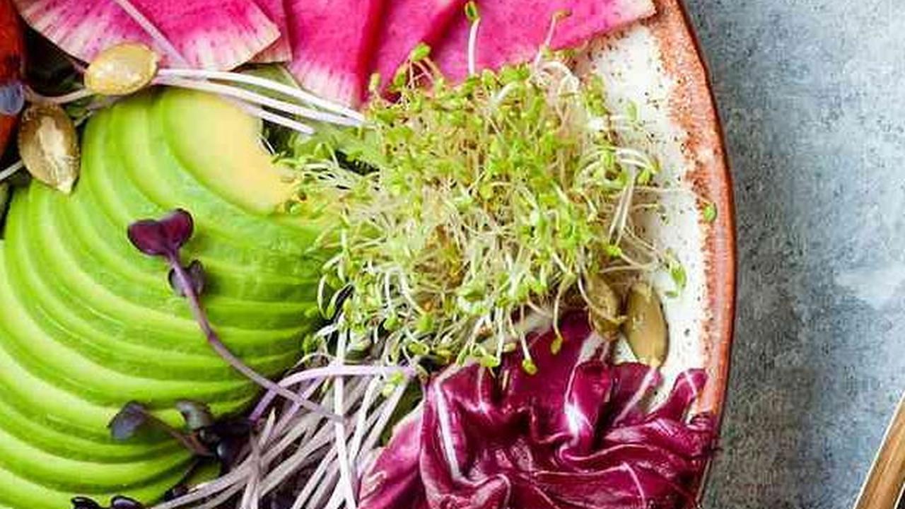 Mengajarkan anak-anak untuk menyukai makanan sehat, khususnya sayuran, dapat menjadi tantangan bagi banyak orangtua. Namun, penting untuk memahami bahwa membentuk kebiasaan makan sehat pada usia dini merupakan investasi jangka panjang untuk kesehatan anak