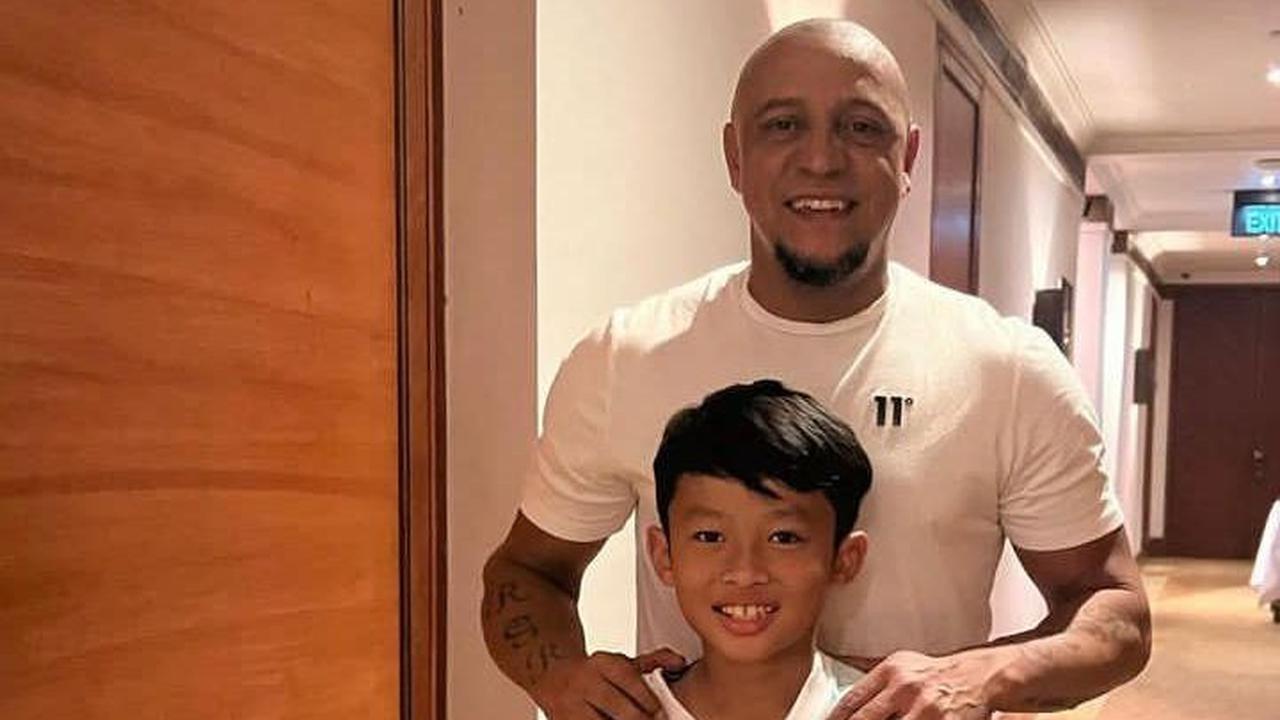 Miro mengidolakan Roberto Carlos, pemain sepak bola asal Brasil.