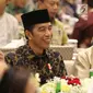 Presiden Joko Widodo (tengah), Ketua DPD RI Oesman Sapta Odang saat buka bersama di kediaman Oesman Sapta Odang (OSO) jalan Karang Asem Utara, Kuningan, Jakarta, Kamis (31/5). (Liputan6.com/Johan Tallo)
