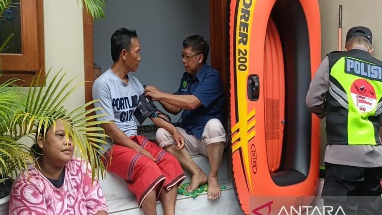 Polres Batang Gelar Pemeriksaan Kesehatan Massal untuk Warga Terdampak Banjir