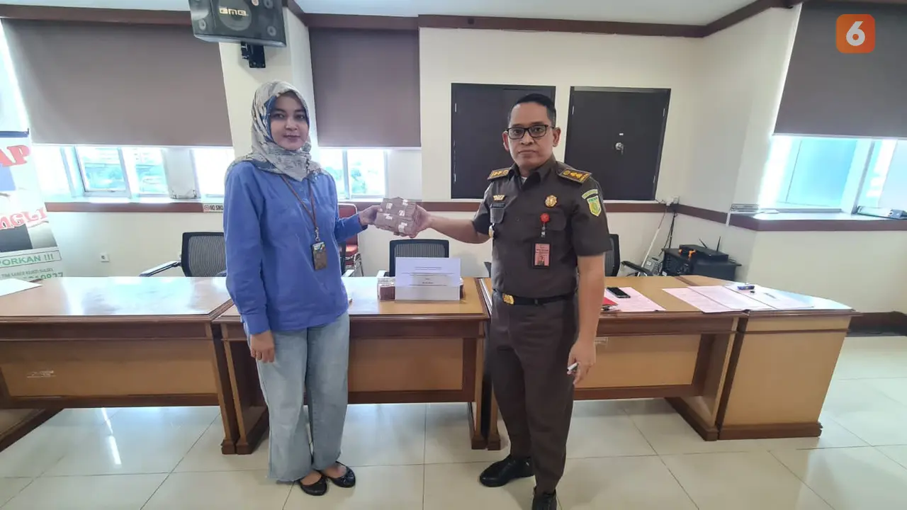 DIrektur PT Banteng Laut Indonesia mengembalikan kerugian negara (Liputan6.com/Eka Hakim)