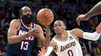 Russell Westbrook gagal menjaga James Harden saat Lakers melawan Nets di lanjutan NBA (AFP)