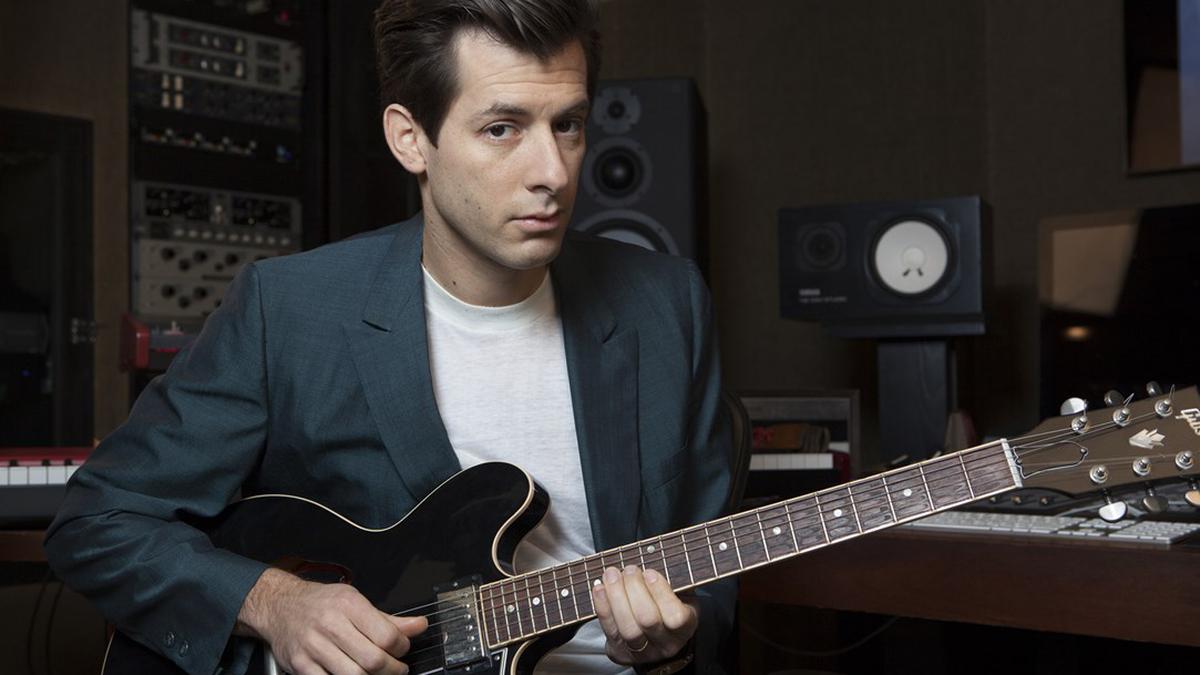 Mark Ronson Ungkap Perjuangannya Ajak Stevie Wonder Kolaborasi