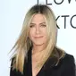 Jennifer Aniston dikabarkan menunjukkan sisi keibuannya, bisa akrab dengan putri Brad Pitt - Angelina Jolie (AP Photo)