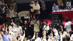 Capres nomor urut 02 Prabowo Subianto memberi pembekalan kepada relawan Prabowo-Sandi di Padepokan Silat TMII, Jakarta, Jumat (15/3). Pembekalan tersebut dalam rangka persiapan memenangkan Prabowo-Sandi di Pilpres 2019. (Liputan6.com/Immanuel Antonius)