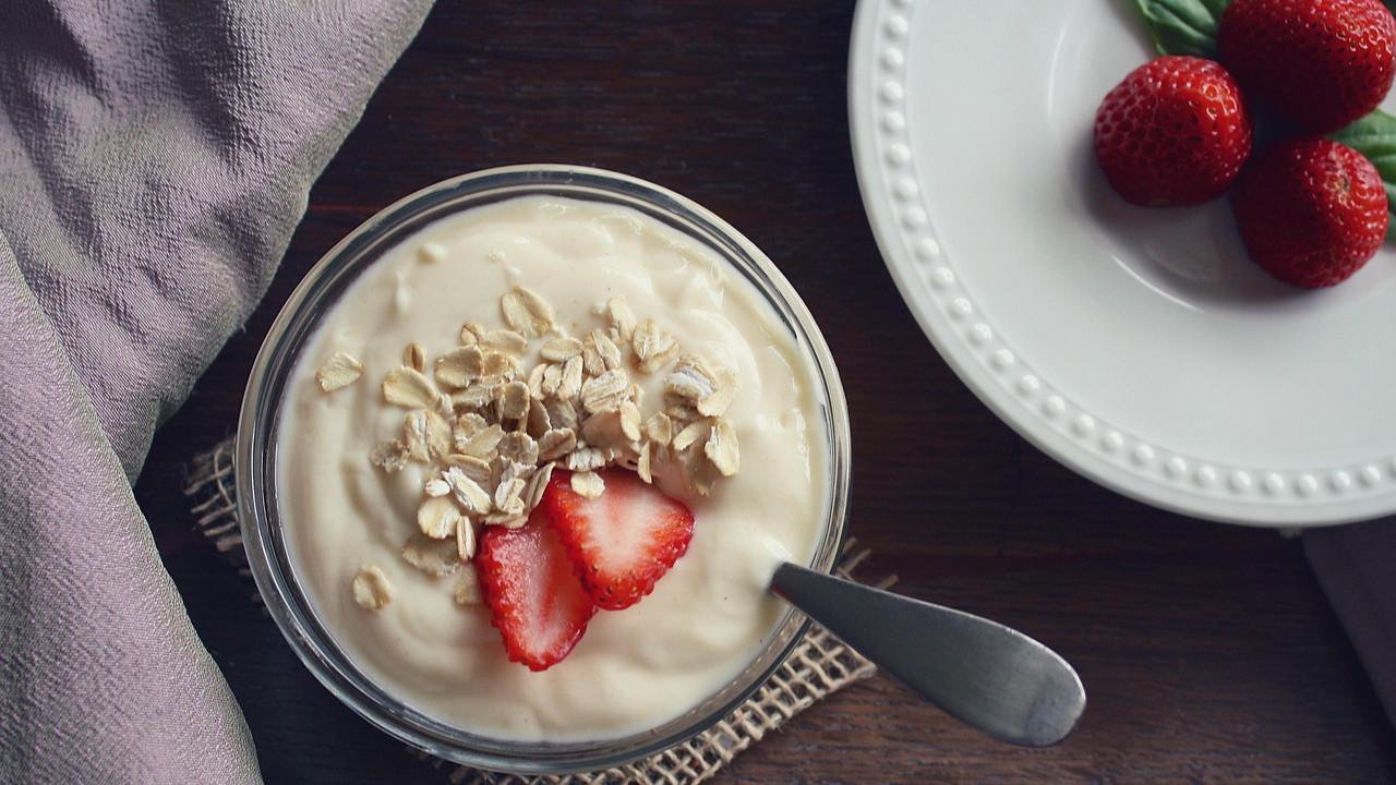 Ilustrasi Konsumsi Yogurt