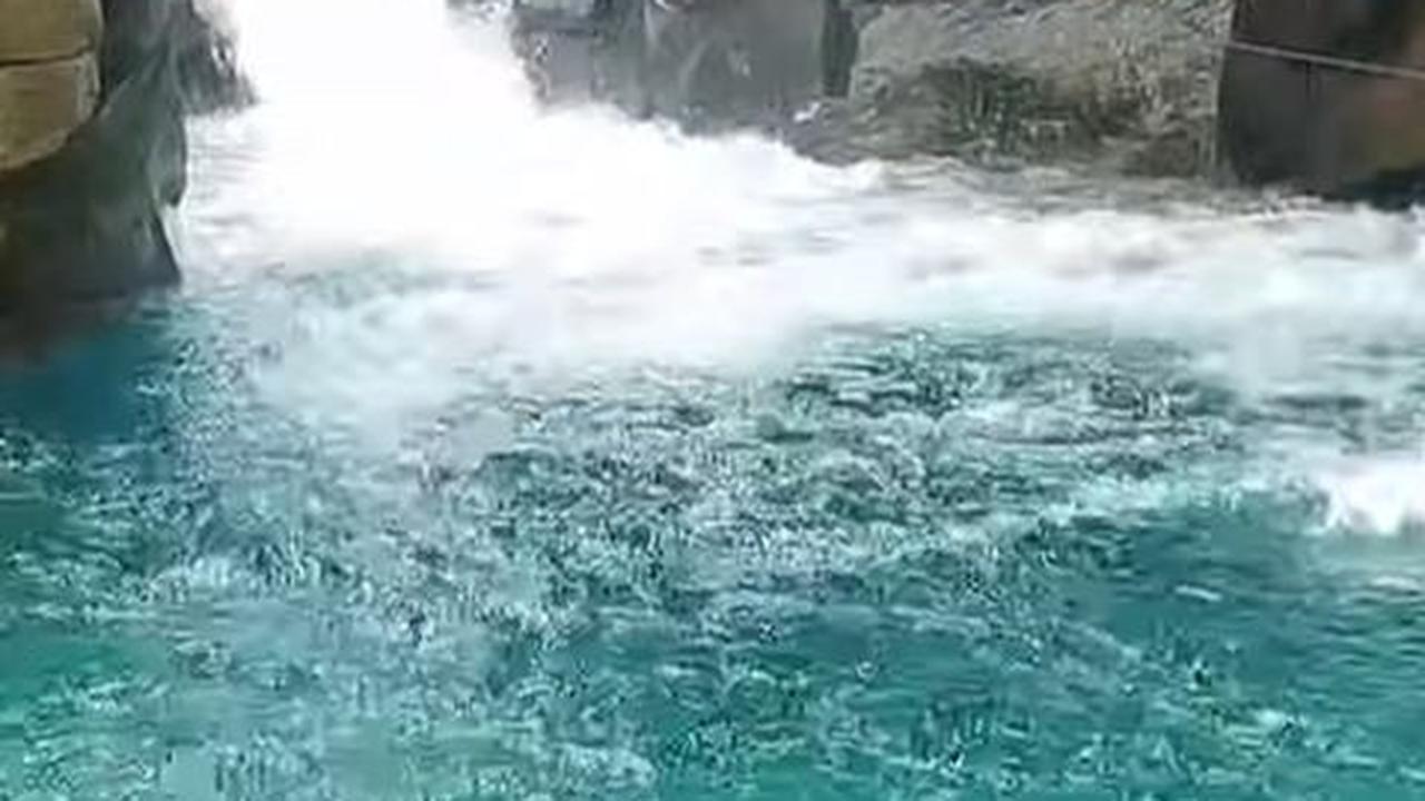Di Curug Cibaliung, aktivitas yang bisa Anda lakukan adalah berenang dan bermain air. Dikelilingi dengan bebatuan serta pepohonan alami, hal ini akan menambah keindahan pemandangan sekitar curug, sehingga cocok juga sebagai spot foto-foto ala Instagram. J