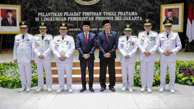 Penjabat (Pj) Gubernur Heru Budi Hartono melantik 65 pejabat pimpinan tinggi pratama dengan rincian 20 orang pejabat menempati jabatan baru sesuai dengan Struktur Organisasi dan Tata Kerja (SOTK) terbaru.