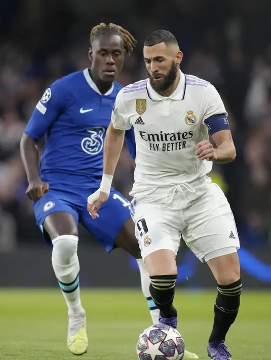 Hasil ini mengantarkan Real Madrid ke semifinal Liga Champions.  (AP Photo/Kirsty Wigglesworth)