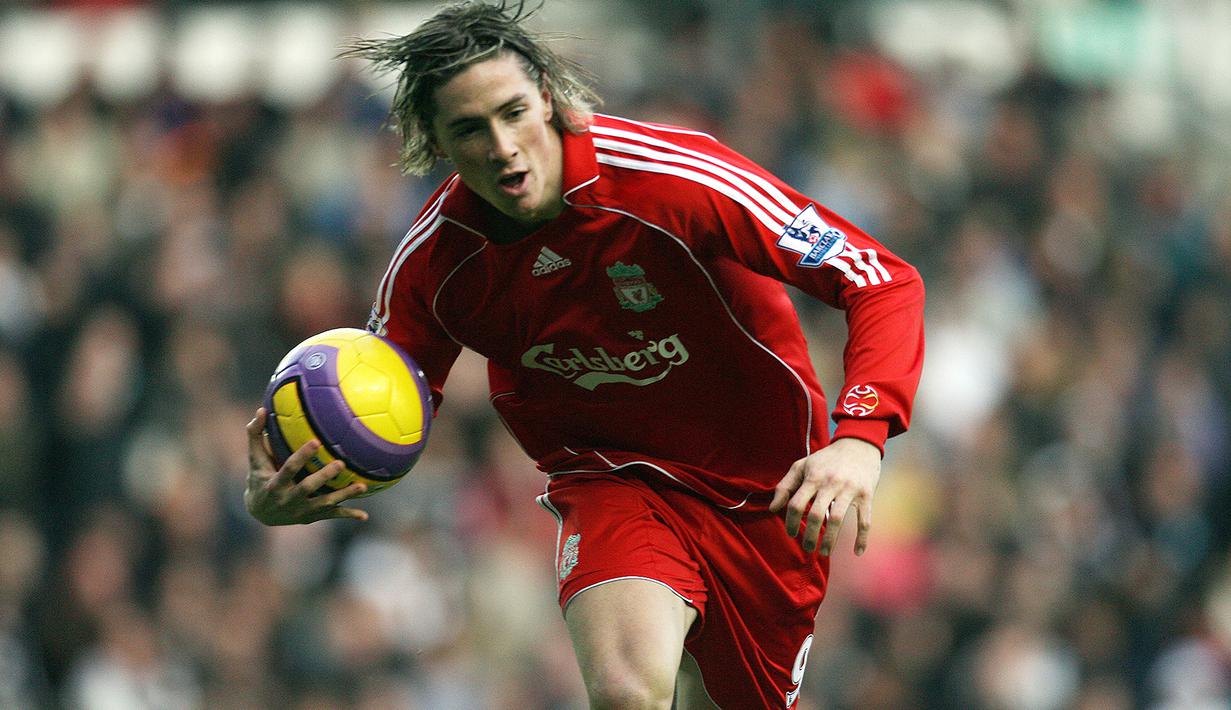 Fernado Torres - Torres menjadi penyerang ganas di kompetisi Premier League musim 2017. Ia langsung menjadi pencetak gol terbanyak di musim pertamnya dan menempatkan diri di posisi kelima pencetak gol terbanyak di tim Premier League. (AFP/Paul Ellis)