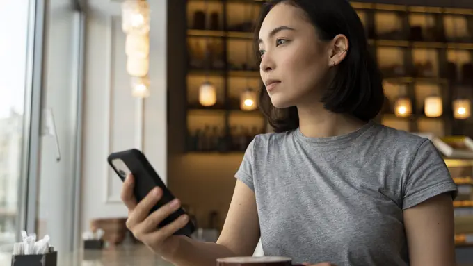 wanita juli hidup dewasa