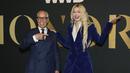 Model Gigi Hadid berpose dengan perancang busana Tommy Hilfiger saat menghadiri WWD Honors Awards yang diselenggarakan oleh Women's Wear Daily di Cipriani South Street di New York, pada Selasa, 25 Oktober 2022.  (Photo by Andy Kropa/Invision/AP)
