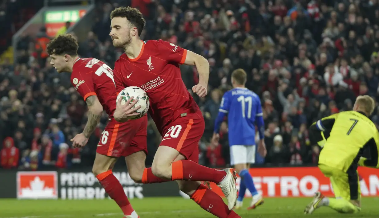 Diogo Jota. Sayap kiri asal Portugal berusia 25 tahun yang kini menjalani musim keduanya bersama Liverpool ini kini berbanderol 60 juta euro, mengalami kenaikan 15 juta euro dari sebelumnya 45 juta euro. Bersama The Reds musim ini ia telah mencetak 12 gol di semua ajang. (AP/Jon Super)