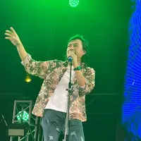 Katon Bagaskara di konser KLA Project bertajuk Harmoni Cahaya