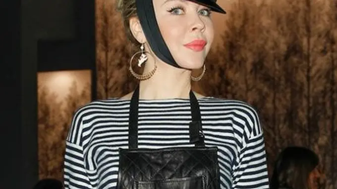 [Bintang] Bukan Celemek Biasa, Apron Ini Kece Banget Buat Gaya Weekend