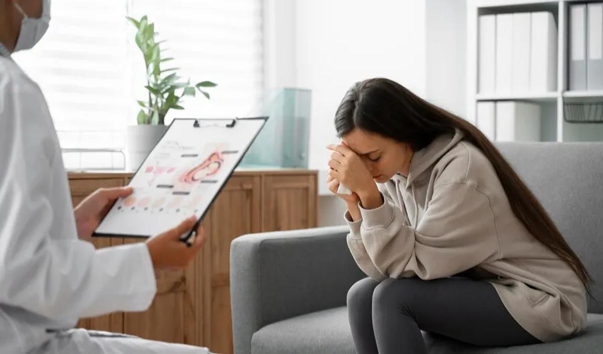3. Diabetes: Wanita dengan diabetes perlu perawatan khusus untuk mengontrol gula darah mereka. Diabetes yang tidak terkontrol pada trimester pertama dapat meningkatkan risiko keguguran dan cacat lahir.