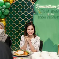 Intip gaya Tissa Biani yang effortless saat buka puasa bersama fans (@tissabiani)