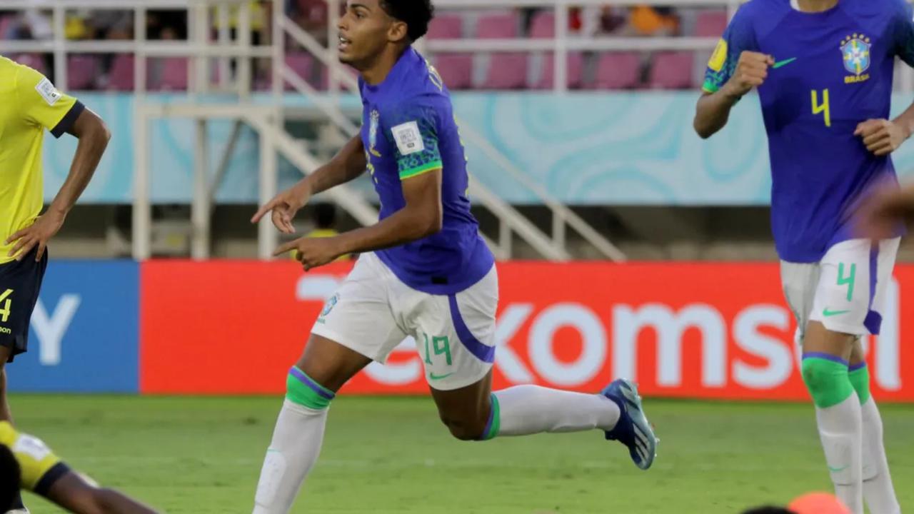 Babak 16 besar yang mempertemukan Timnas Brasil U-17 dengan TImnas Ekuador U-17 berlangsung cukup sengit di Stadion Manahan, Solo. Senin (20/11/2023). Meski begitu Ekuador harus mengakui ketanggungan Brasil setelah kebobolan tiga kali.<br><br><br>