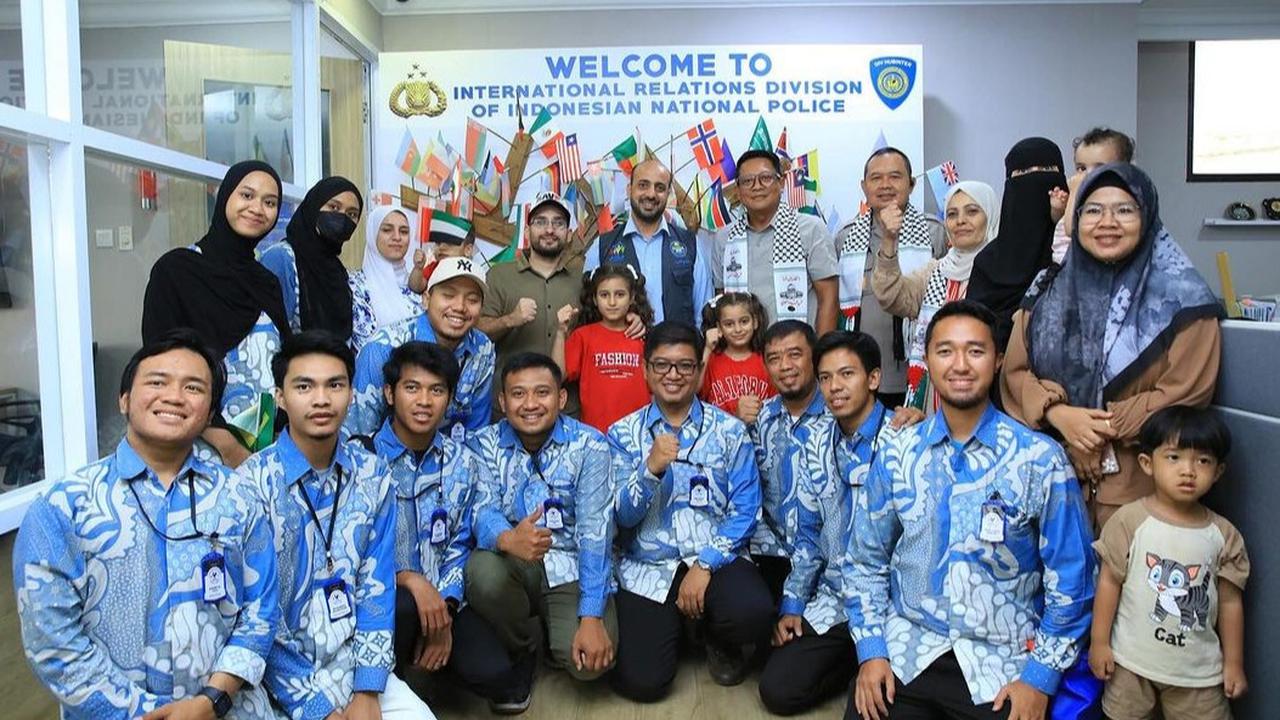 Potret Irjen Krishna Murti Bertemu Anak-Anak Palestina,