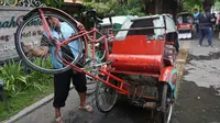 Ritual Penyucian Becak Jelang Pernikahan Kahiyang Ayu-Bobby