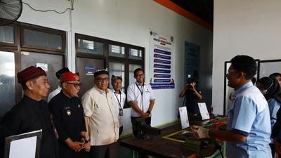 Wamenaker Dorong Anak Muda Banyuwangi Magang dan Kerja ke Jepang