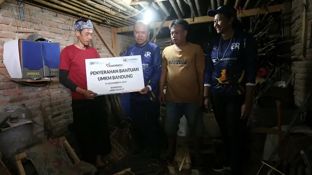 Dorong Produktifitas, Askrindo Memberikan Bantuan Kepada Pengrajin Angklung