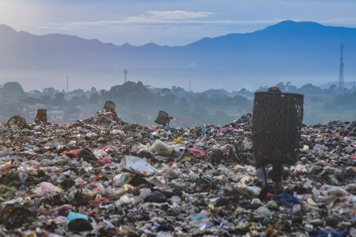 Cegah Pencemaran Mikroplastik, TPA Open Dumping di Jabodetabek Diminta Tutup Tumpukan Sampah