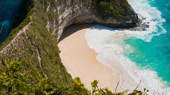 Pesona Indonesia, Ini 4 Destinasi Wisata dengan Pemandangan Alam Terbaik di Indonesia.