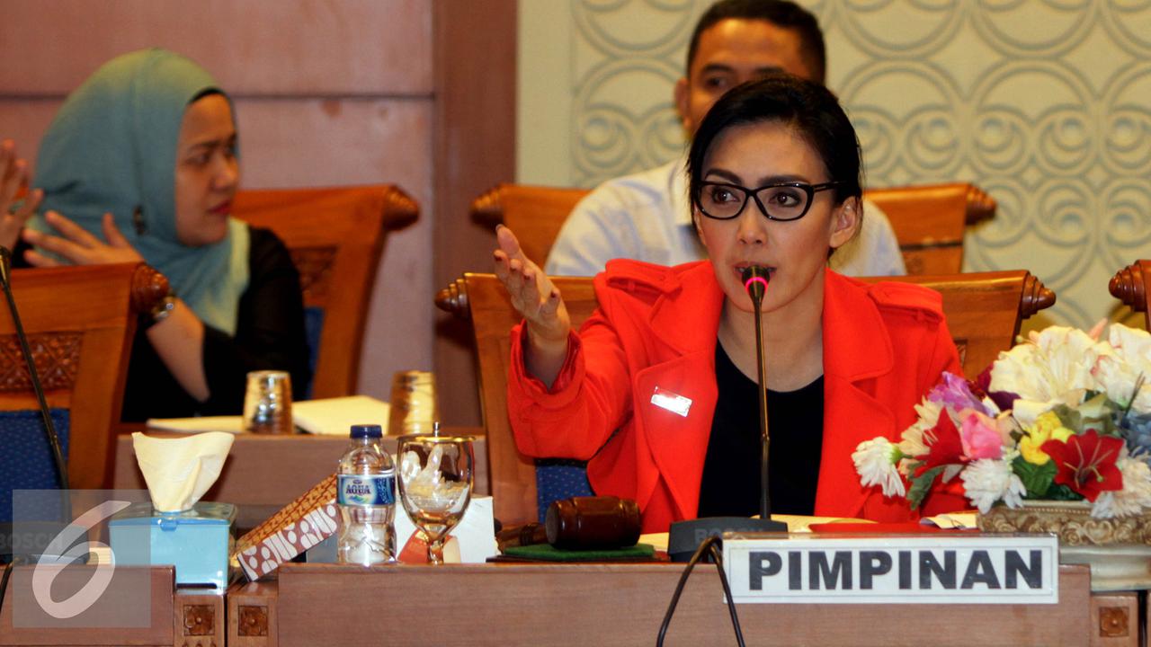 20151021-Rapat-Pansus-Pelindo-II-Jakarta-Rieke-Dyah-Pitaloka-Victor-Simanjuntak