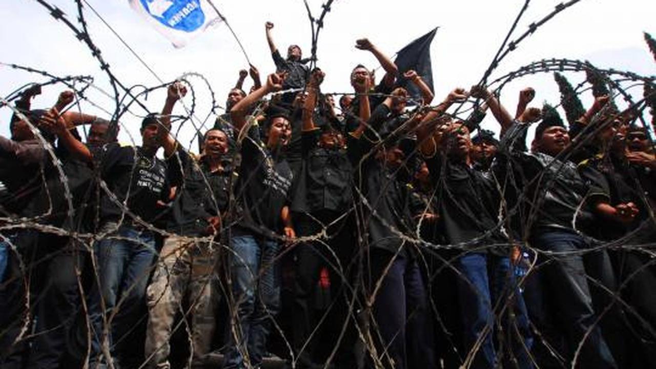 Massa GMBI minta Aceng segera turun dari jabatannya