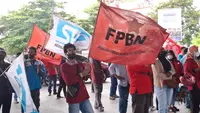 May Day di Makassar: Buruh Tuntut Janji Prabowo Hapus Outsourcing