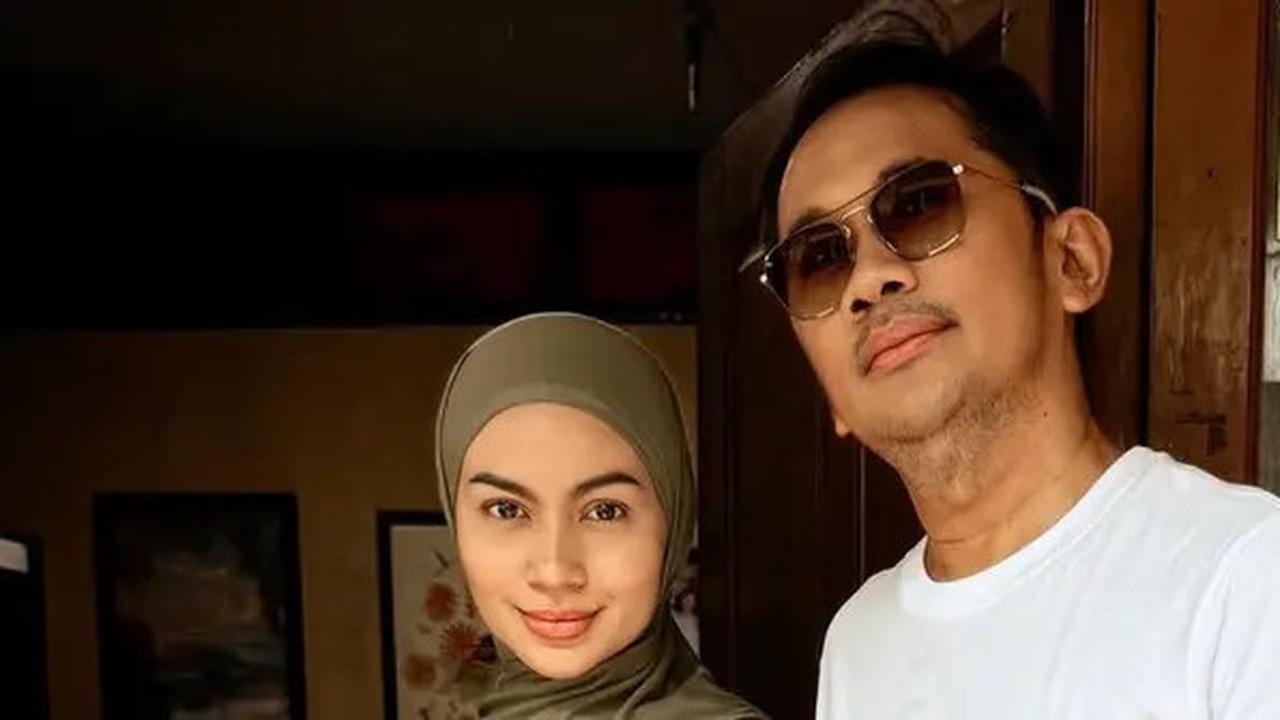 Potret Ariel Tatum Berhijab saat Syuting Bareng Hanung Bramantyo, Cantik Natural Meski Minim Makeup