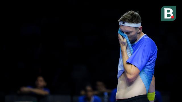 Foto: Viktor Axelsen Tak Berdaya di Tangan Kodai Naraoka dalam Laga Badminton XL 2025