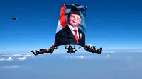 Foto Prabowo Berkibar di Langit Saat HUT Polri