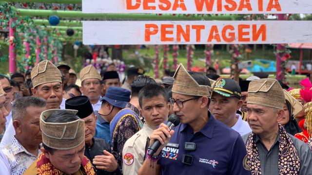 Menteri Pariwisata dan Ekonomi Kreatif, Sandiaga Uno, saat mengunjungi Desa Wisata Pentagen, Kabupaten Kerinci, Jambi (Istimewa)
