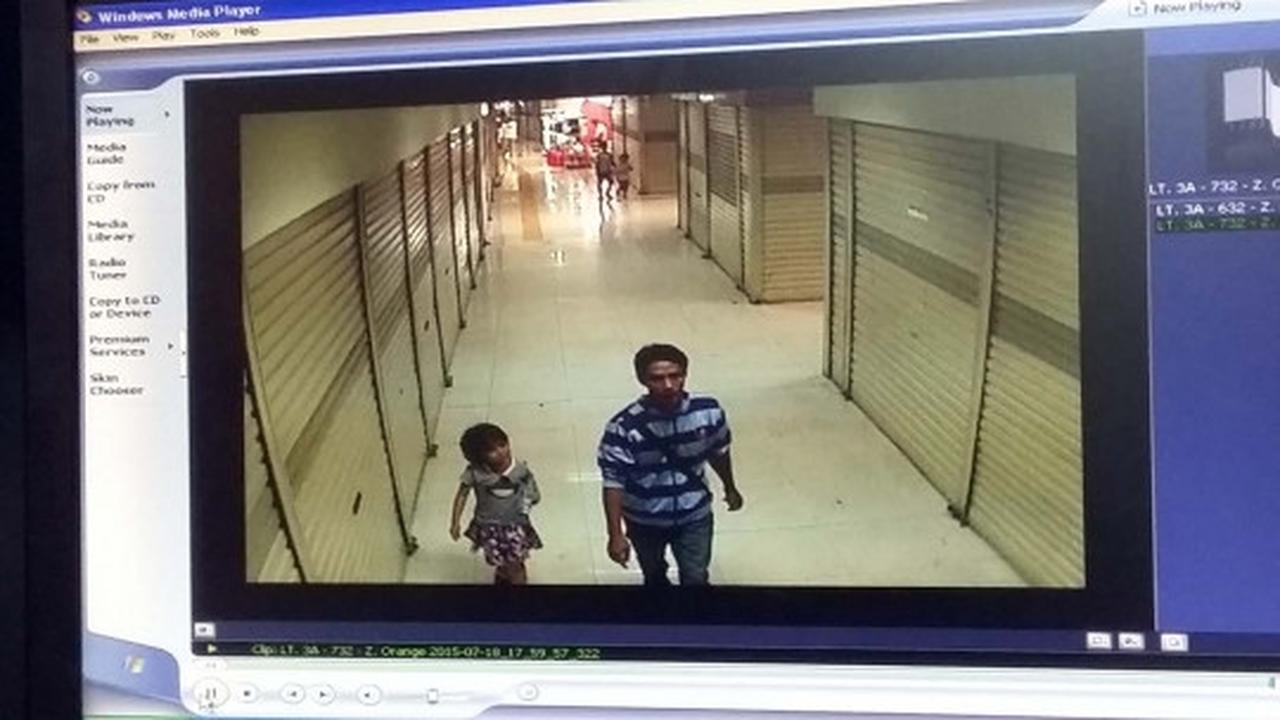 Ini gaya santai & lihai si penculik bocah Sintya di Mal PGC