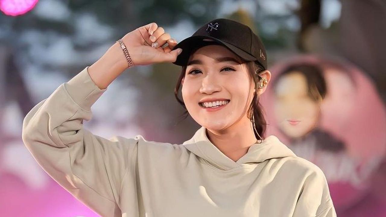 Senyum Bahagia Pedangdut Yeni Inka Dikaruniai Putri Pertama 'Kylie Yumnaa Yhara Shakti