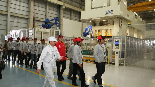 Kunjungan pabrik Mitsubishi